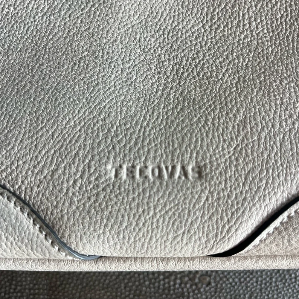 Tecovas Sierra Hobo Crossbody in Cream Pebbled Leather with Gold Zipper (EUC)